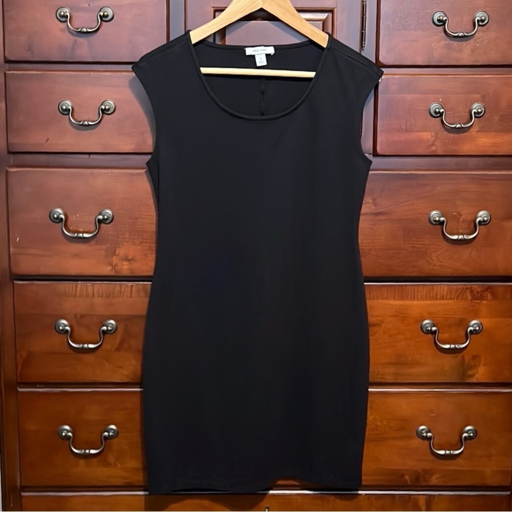 Nine West Classic Little Black Dress W/Capped Sleeves EUC - Picture 9 of 9